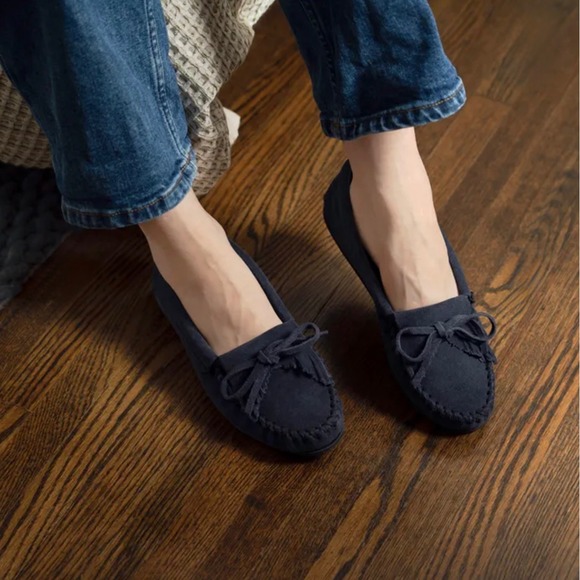 Minnetonka Kilty Hardsole Navy Women's size 9.5 EUC Style 409T - Picture 1 of 9